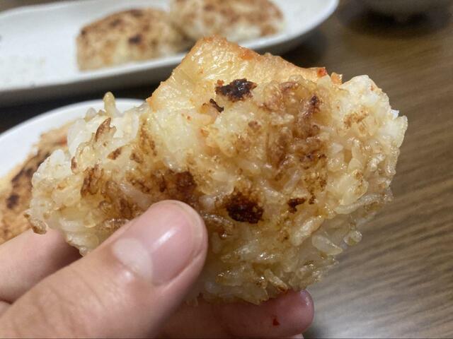 【小笠原陸兆　おにぎり焼き器】さまざまな食感が楽しい。