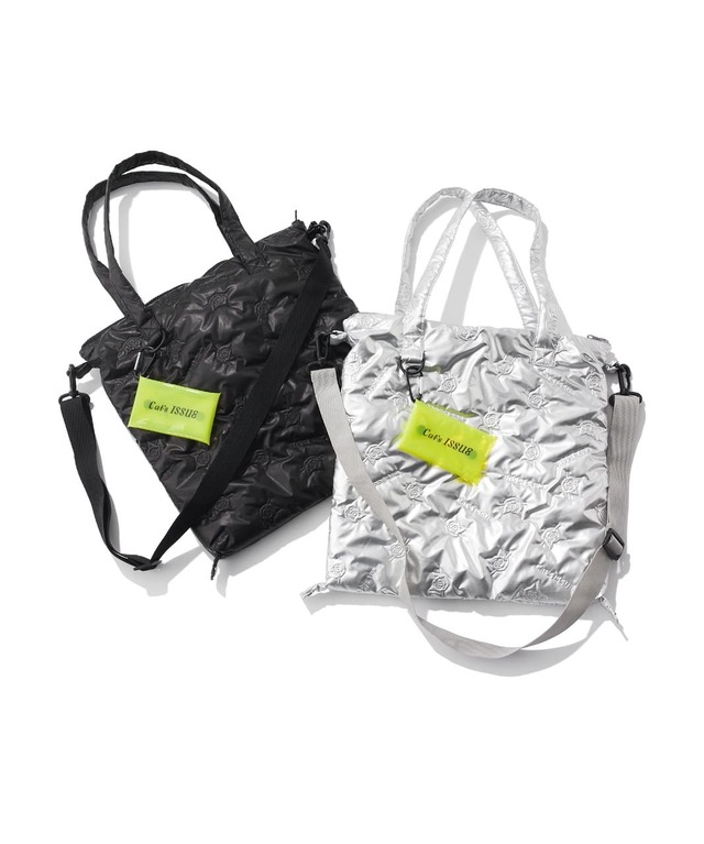 【Cat's ISSUE×グローバルワーク】「Cat's ISSUE/撥水マルチWAYキルトバッグ」5,490円（ブラック / シルバー）／Cat’s ISSUEオリジナルのイラストをエンボス加工した生地を使用