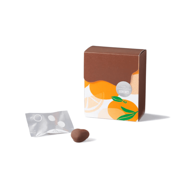 【ヒトツブカンロ「ピュレショコラティエ」みかん＆ビター 700円】ビターチョコレートを全掛けし、中のグミはジュレ入り！