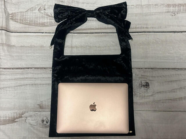 MacBook Airも収納できるサイズ感