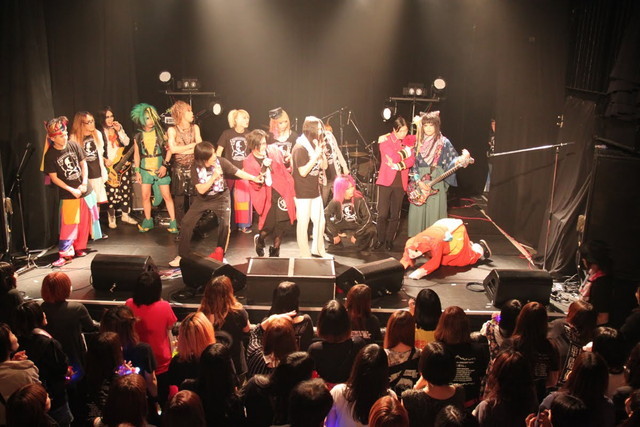 セッション（二日目）　「Tシャツ販売３秒前～～～！」有名V系ソングそっくりのメロディでしたが気のせいですね。