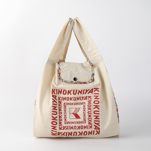 【紀ノ国屋 MADE WITH LIBERTY FABRIC「紀ノ国屋 リバティプリント スモールショッパー」￥2,530】ベージュ／「カワード」は1938年にリバティのためにデザインされ、1950年代にもプリントされていたチャーミングな花柄