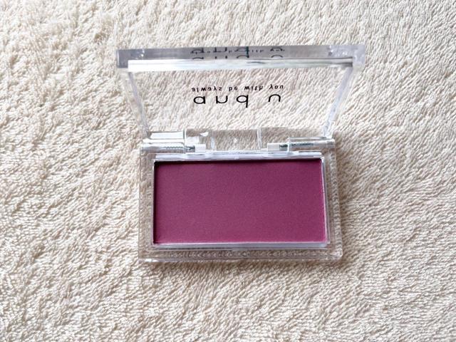 【3COINS（スリーコインズ）コスメシリーズ「and u（アンドユー）」 チーク】可愛らしいプラムカラー