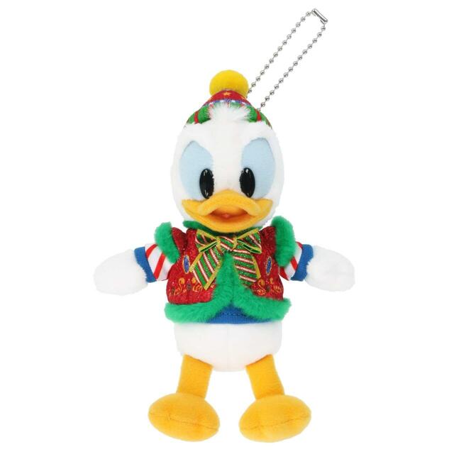 ぬいぐるみバッジ 2,800円｜東京ディズニーリゾート「ディズニー・クリスマス」スペシャルグッズ｜販売店舗：東京ディズニーランド「ディズニー＆カンパニー」｜発売日：2025年11月10日（月）