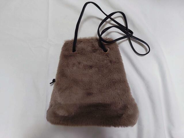 裏側は、シンプルな無地