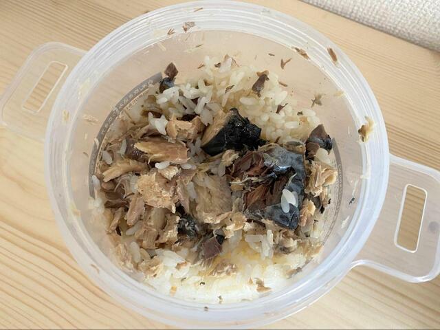 【3COINS 一人炊き用炊飯容器】炊けたらしっかりまぜます