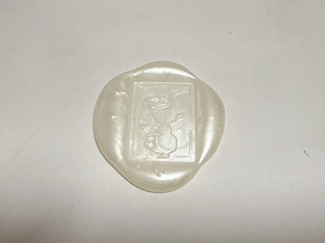 オラフらしいホワイトのシーリングスタンプもかわいい♪