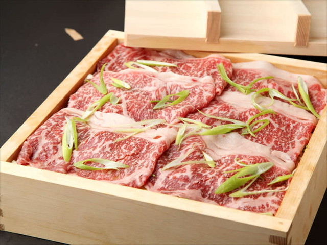 京町恋しぐれ  霜降り国産牛と季節野菜のせいろ蒸し