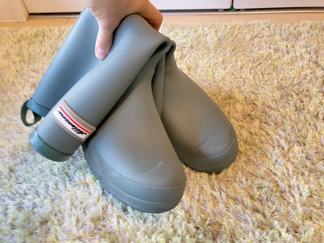 【ワークマン サファリライトレインシューズ】折り畳んで持ち運べます