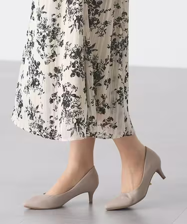 「美ージーポインテッドトゥパンプス」2,980円（税込）