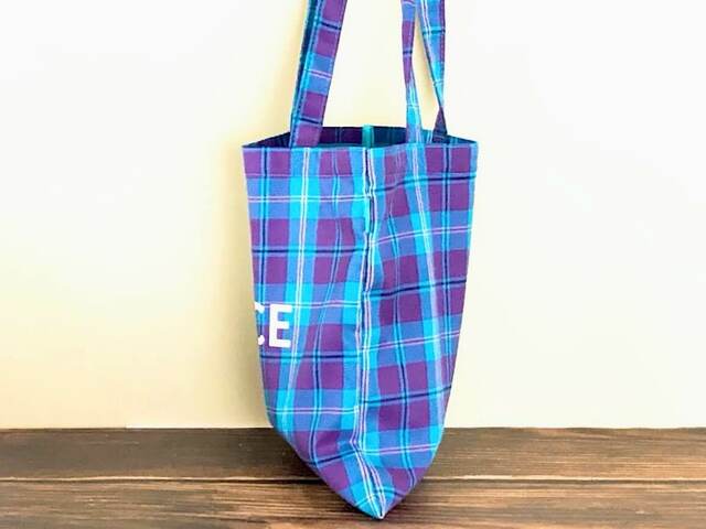 【カルディ スパイスバッグ/オリジナルトートバッグ】サイズは縦32.5×横29cm。マチはありませんが折りたためるのでコンパクトになります