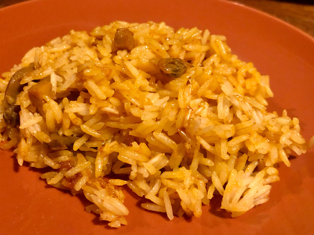 【カルディ　炊飯器で炊くだけ　魚介のパエリア】パラっとしたお米にしっかり魚介の出汁が染み込んでいます