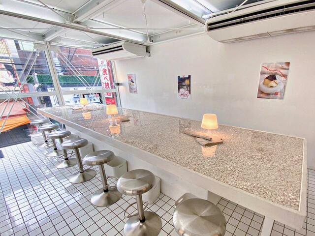 【GUF TOKYO】これが水のテーブル。スタッフが毎日テーブルの上（中？）を掃除しています