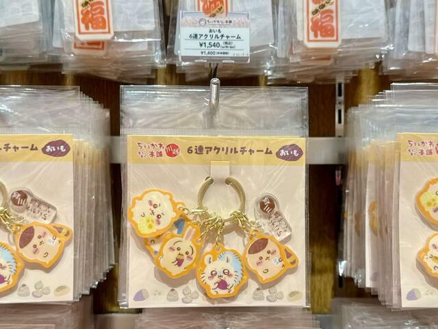 ちいかわのグッズの中でも毎回人気のアクリルチャームも！