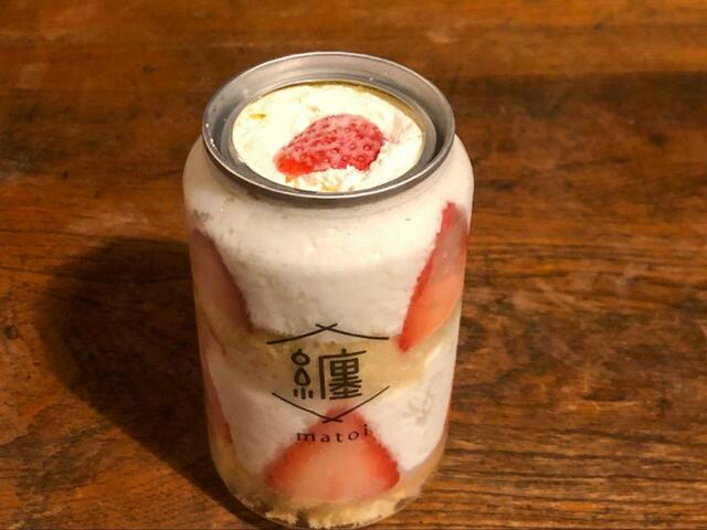 【24 sweets shop 【纏】-matoi- ショートケーキ缶(苺)】見た目が可愛くて美味しそうですね　食べる前にしっかり写真を撮っておきましょう