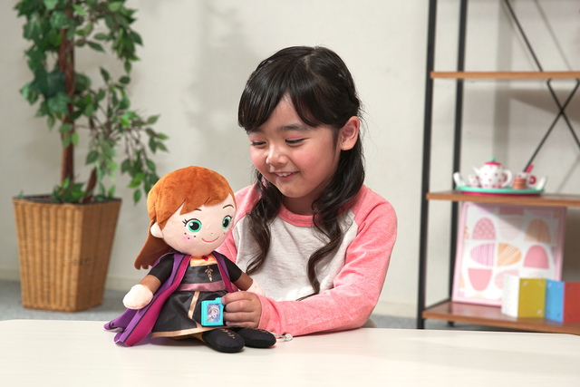 『うたって♪おしゃべり!!魔法のペンダント アナと雪の女王2 アナ』