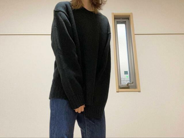 【GU（ジーユー） ローゲージクルーネックセーター】シンプルで着まわしやすい◎