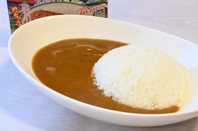 【るるぶ×ハチ食品「るるぶ×HACHIコラボシリーズ 大阪 甘辛ビーフカレー 中辛」】サラッとしたソースが特徴