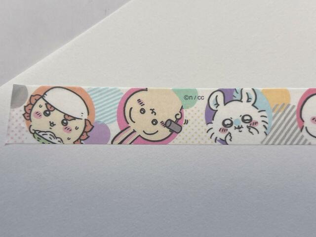 水玉模様にちいかわたちが描かれています。郎で健気にバイト中のシーサーがかわいい♪