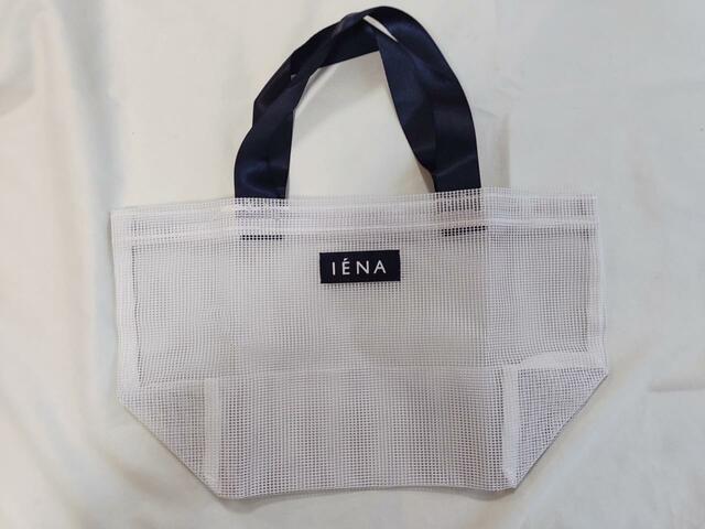 ネイビーとホワイトのマリン配色がオシャレ♪