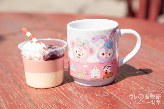 ホワイトチョコ＆ストロベリームース、スーベニアカップ付き