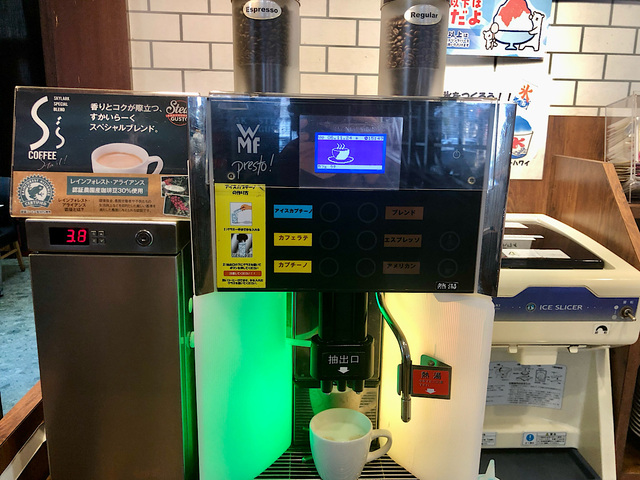 【ステーキガスト　ドリンクバー】コーヒーはすかいらーくスペシャルブレンド　カフェラテやカプチーノもあるのがいいですね