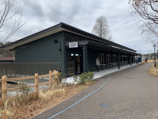 「魔女の谷」のオリジナルグッズが揃うショップ「13人の魔女団」