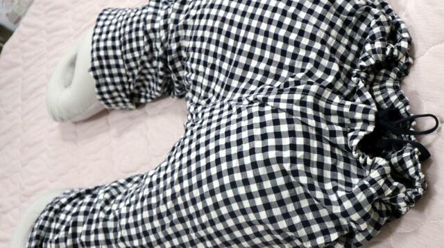 【ニトリ 上半身を包み込むまくら】ユニクロのパンツをカバーとして被せてみたらぴったり!好きな柄でアレンジでき、見た目も楽しめます