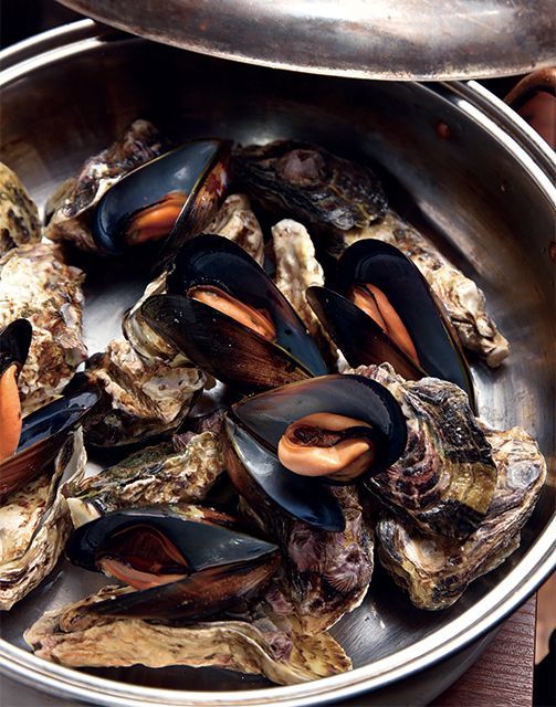 【魚】炭火焼・炉端焼がうまい店／【祐天寺】かき小屋祐天寺　名物のお通し 1人前500円（写真は3人前）