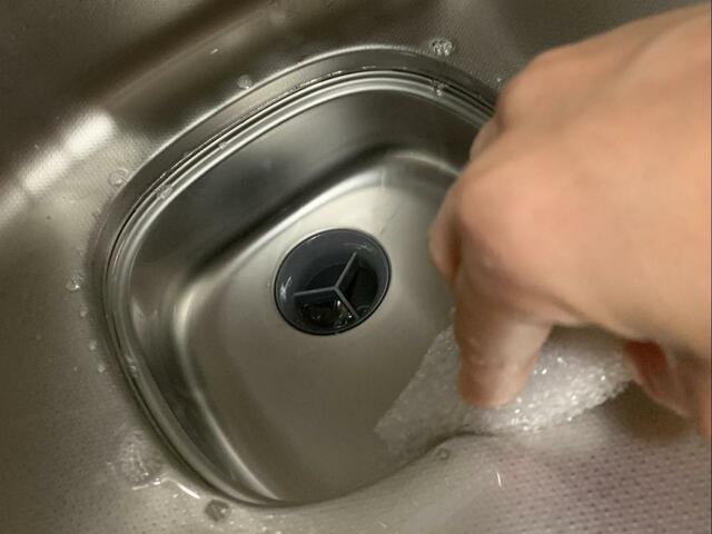 【ニトリ毎日とりかえキッチンスポンジ】排水溝の溝も洗いやすい