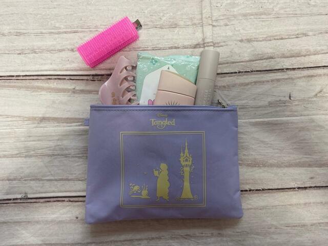 大サイズには日焼け止めや汗拭きシートをイン！