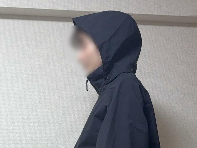 【ワークマン イナレム(R)ライトウォーム2WAYスタンドカラージャケット】フードはやや浅めなので、雨の日に被っても顔は少し濡れてしまうかも