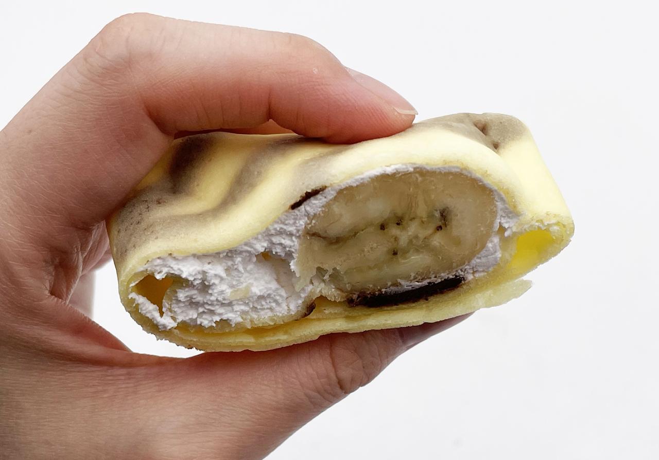 コンビニスイーツ】大手4社の『クレープ』が個性的すぎ！“薄皮もっちり