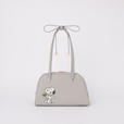 【PEANUTS×FURLA】「フルラ ポピー M ドーム」¥74,800(税込み)、W30 x H17.5 x D15cm(全3色)