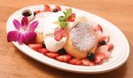 PancakeHouseHoiHoi 栄本店（パンケーキハウスホイホイ さかえほんてん）【名古屋／矢場町】ストロベリースフレパンケーキ（1350円）