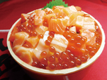 とろサーモンといくらの親子丼（北海道 札幌九兵衛）