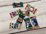 【カルディ　ハロウィン黒ネコペンケース】りんご味のキャンディが8粒入り。パッケージだけでなく、キャンディ自体もオバケやパンプキンの柄になっています♪