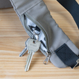 リュックを背負ったまま鍵の出し入れができる鍵ポケット