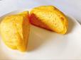 【ローソン　もっちりとした生地のマンゴーシュー】シュー生地は薄め！クリームがぎっしり詰まっています。