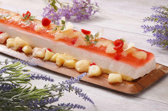 「5月13日からはピーチ＆メロンスイーツが登場」＜期間：2026年5月13日～＞【【インターコンチネンタル 東京ベイ】握りたて寿司やズワイ蟹、海鮮丼も！北海道の美食を堪能できるランチ＆ディナーブッフェ開催！】