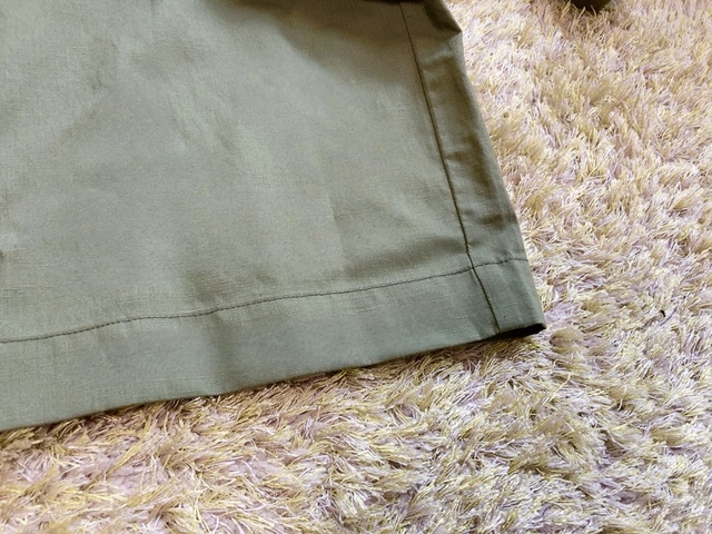 【ユニクロ リネンブレンドサロペット】ほど良く厚手で下着が透けてしまう心配はありません