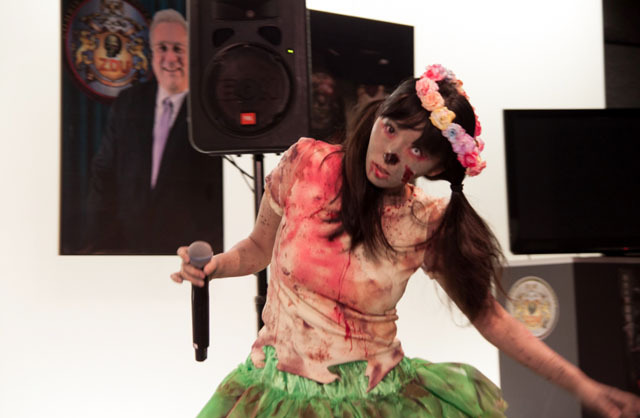 超リアル! 特殊造形のスペシャリスト・マイケルティーが創ったゾンビたちと可愛いゾンビグッズたち