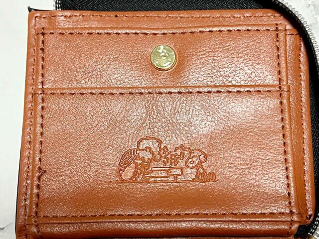 右側のコインを収納するスペース