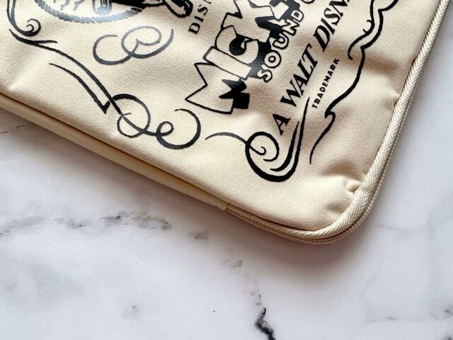 【Disney100 蒸気船ウィリー マルチに使えるポーチBOOK】ベージュに近いアイボリーのポリエステル生地