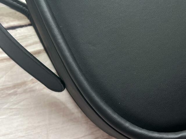 カラーはブラックをチョイス!