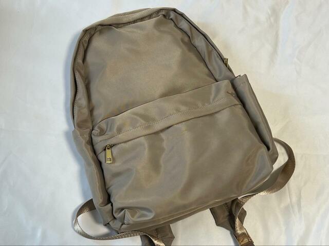 【ROPE’ PICNIC リサイクルポリエステルツイルリュック】サイズは幅26.5×高さ40.6×マチ9.3cm。容量は11Lで、重さは405gと軽量です