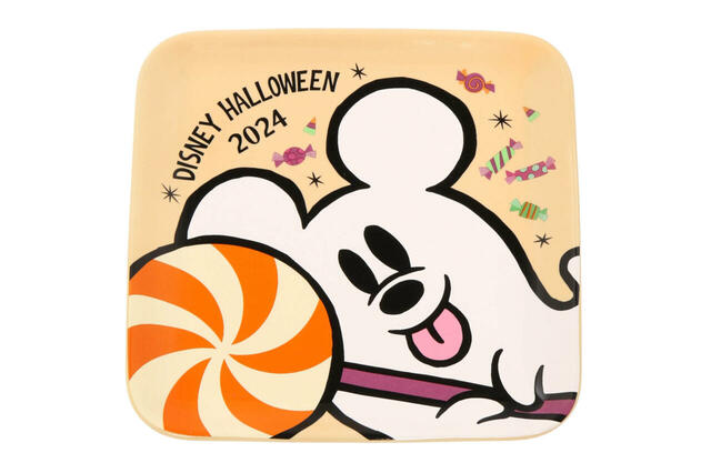 パンプキンクレープ、スーベニアプレート付き 1,200円｜東京ディズニーランド「スウィートハート・カフェ」、東京ディズニーシー「ザンビーニ・ブラザーズ・リストランテ」｜東京ディズニーリゾート「ディズニー・ハロウィーン」スペシャルメニュー