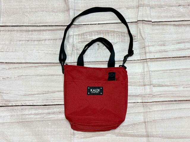 【カルディ いぬの日おさんぽバッグ／オリジナル バッグ】なんとリバーシブルで使える仕様！裏返すとポケット付きのシンプルなロゴ入りバッグになります