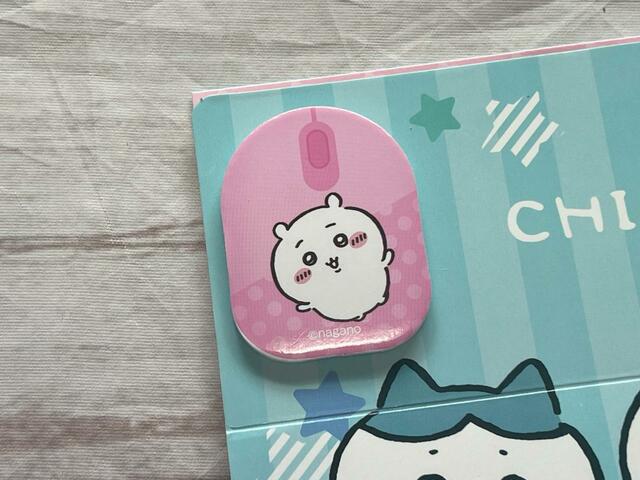 黒板消しも黒板ボードについているマジックテープで留められるようになっています!