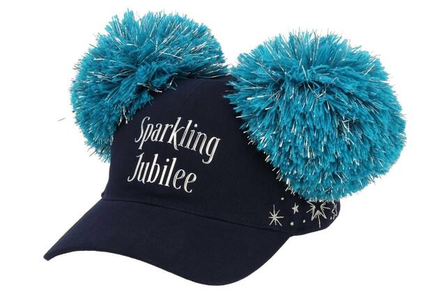 キャップ 3,800円｜「東京ディズニーシー25周年“スパークリング・ジュビリー”」スペシャルグッズ｜販売店舗：東京ディズニーシー「エンポーリオ」｜発売日：2026年4月8日（水）